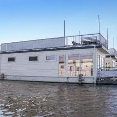 Beautiful Ship-boat In Aalsmeer With 2 Bedrooms And Wifi