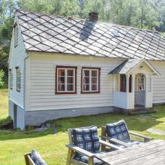 Cozy Home In Nordtveitgrend With Kitchen