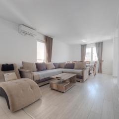 Family Three bedroom Apartment Brando
