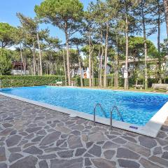 Awesome Apartment In Lignano Sabbiadoro With Outdoor Swimming Pool, Wifi And 4 Bedrooms