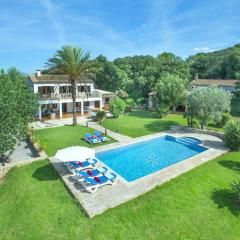 Villa Busqueroles by Villa Plus