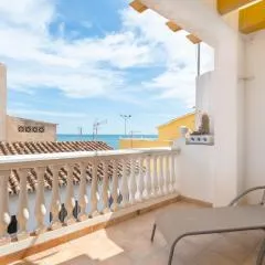 Delighful house next to the beach by Renthas