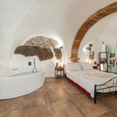 ROMANTIC LOFT WITH JACUZZI IN THE CASTLE