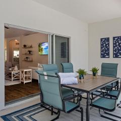 WHISPERING PALM Newly renovated cozy fenced in pool home - sleeps 8