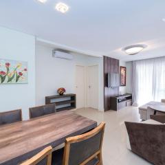 Porto Canoas 203 - Aconchegante apartamento em Bombas - Acomoda 4 pessoas - À poucos metros da praia - (Consultar serviços de roupa de cama e banho)