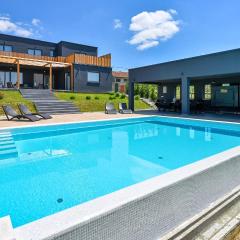 Gorgeous Home In Klostar Ivanic With Heated Swimming Pool