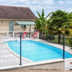Nice Home In Sceau-saint-angel With 3 Bedrooms, Private Swimming Pool And Outdoor Swimming Pool