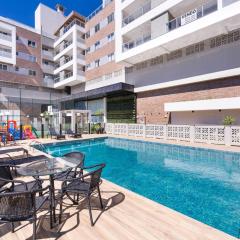 Terrazzo 401A - Apartamento 02 suítes - Acomoda até 05 pessoas - À poucos metros da praia de Bombas - (Consultar serviços de roupa de cama e banho)