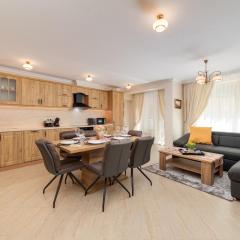 Deluxe and Central Garden Apartment