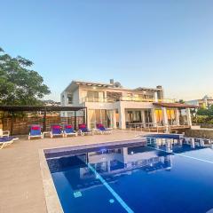 Ocean View family villa, sleeps 2-10, private pool, Wifi, Internet Tv Acs