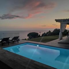Villa Vardia-Amazing Seaviews with heated pool