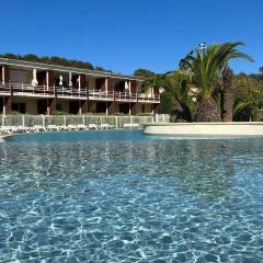 Les terrasses du Liouquet T2, piscine , parking , mer à 150 m