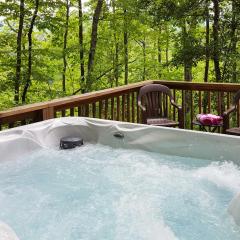 Natures Retreat with Hot Tub 7 Mi to Bryson City