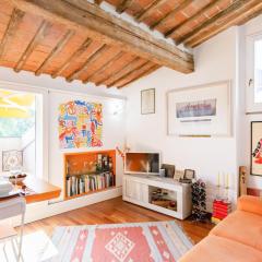 Piazza dei Cavalieri Orange Attic Apartment