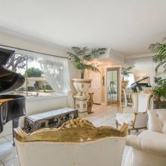 The Simply luxe home in the city of Champions with fire pit & large backyard 5bd 3bth 10 minutes to Lax 8 minutes to sofi, form, YouTube theater 6 minutes 2 Intuit dome