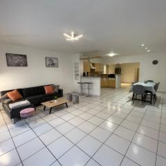 Grand appartement 87m2 à 10 mètres de la plage