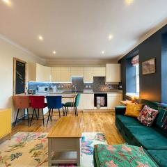 Lively & Energetic 2BR on The Royal Mile