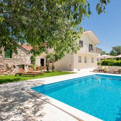 Nice Home In Lovrec With Outdoor Swimming Pool, Wifi And 5 Bedrooms