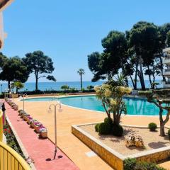 Apartamento vistas al mar, con acceso directo a la playa, piscina y parking gratis!!!