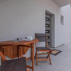 Pet Friendly Apartment In Pirovac