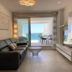 Deluxe sea view apartment with a swimming pool
