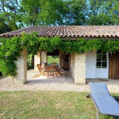 Maison de 2 chambres avec jacuzzi jardin clos et wifi a Saint Ciers de Canesse