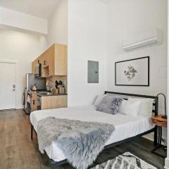 Modern & Vibrant Studio Apt in Uptown near Shops- Wilson 401