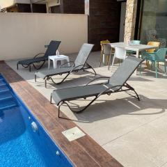 Villa moderna y con piscina privada