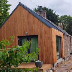 Stonehaven 2 Bedroom Seaside Cottage with Garden