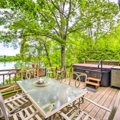 Cozy Retreat with Hot Tub, on Sleepy Hollow Lake!