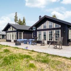 4 Bedroom Nice Home In Tisleidalen