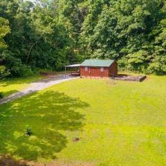 Rustic Cabin on Farm about 4 Mi to Kentucky Lake!