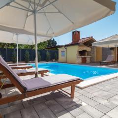 Spacious Villa Malina with pool - by TA Leut Agency