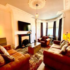 Anchored Homely Apartment in Historic Centre