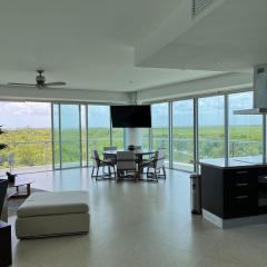 Beach, pool 3BR Apartment - 8 guests