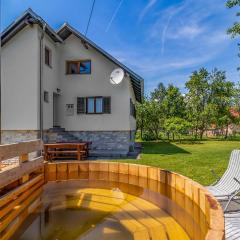 Amazing Home In Rakovicko Seliste With Wifi And 2 Bedrooms