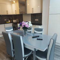 Modern Comfort House On Eamont RD