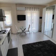 Fondazione Prada metro Corvetto splendido monolocale ristrutturato ben arredato