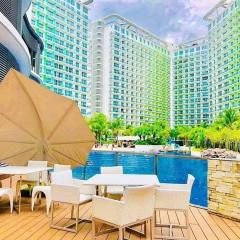 AZURE A6 beachpool with Balcony Wifi near mall airport