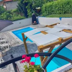 AS Apartments with swimming pool and a large yard
