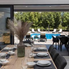 relax and more house with pool