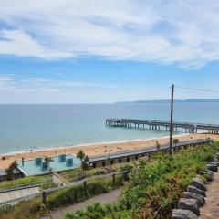 Centrally Located Boscombe Beach Apart with Parking
