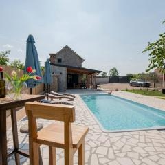 Eli Rustic holiday house with privat Pool