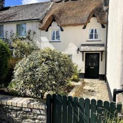 Beautiful 1 bed thatched cottage