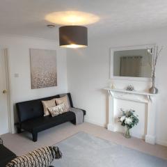 Stamford Redcot Gardens Stylish 2 bed Family town house with parking