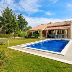 Lovely Home In Krnica With Outdoor Swimming Pool
