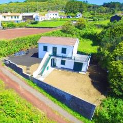 2 bedrooms house with sea view enclosed garden and wifi at Horta 4 km away from the beach