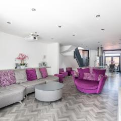 73 East Parade, Cherry Tree Apt Modern 3-bed Duplex Apt in York with 75 inch TV - Pass The Keys