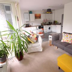 Spacious and airy 1 bedroom flat - Great location