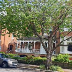 Beautiful Garden Apartment in Leafy St Leonards 5 Mins to Beach